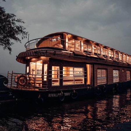 ホテル Victoria Houseboats アーラップーザ県 エクステリア 写真
