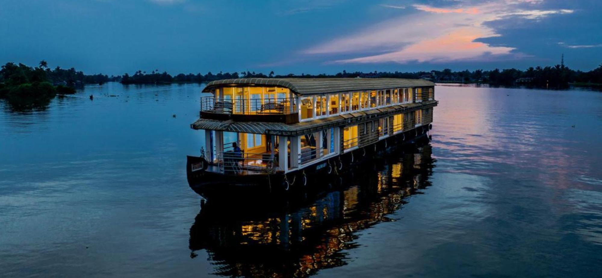 ホテル Victoria Houseboats アーラップーザ県 エクステリア 写真