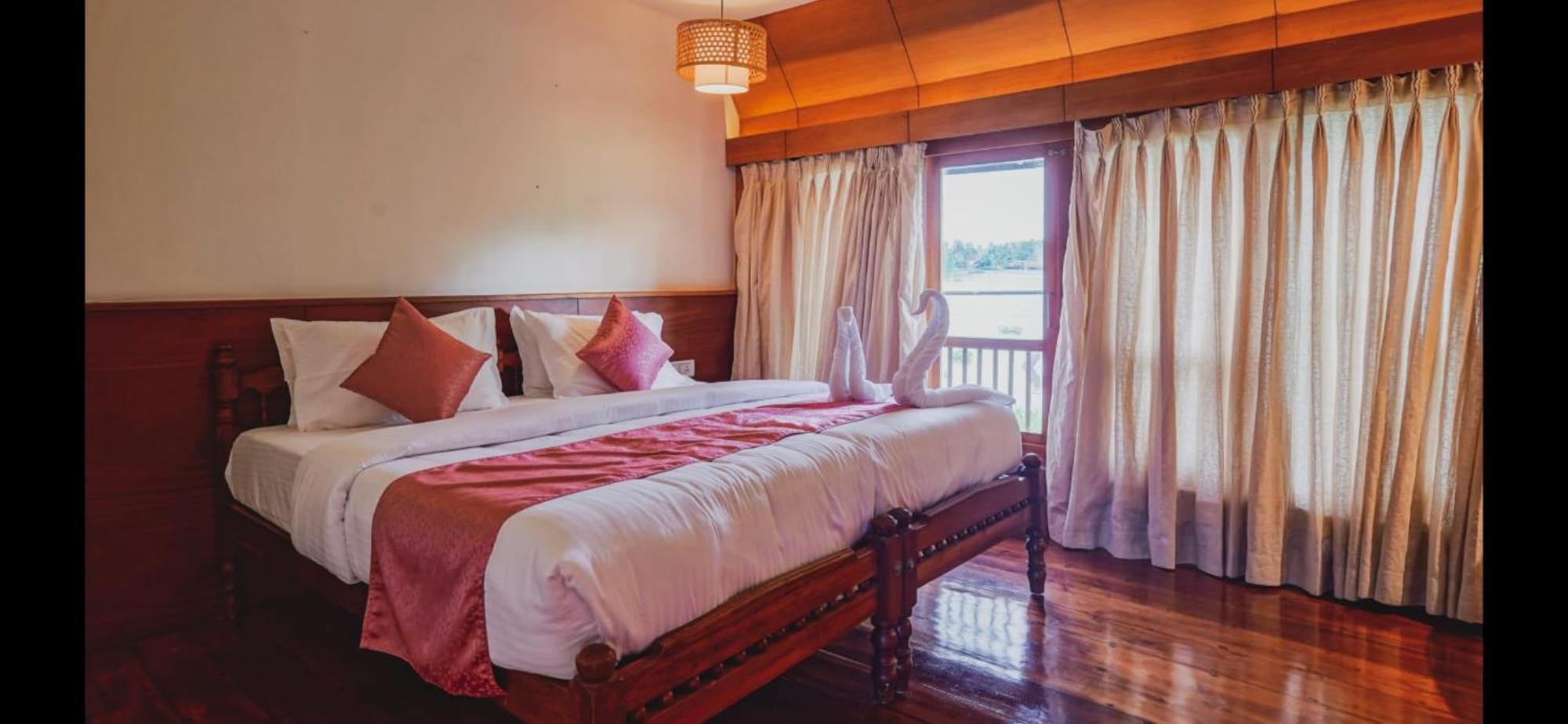ホテル Victoria Houseboats アーラップーザ県 エクステリア 写真