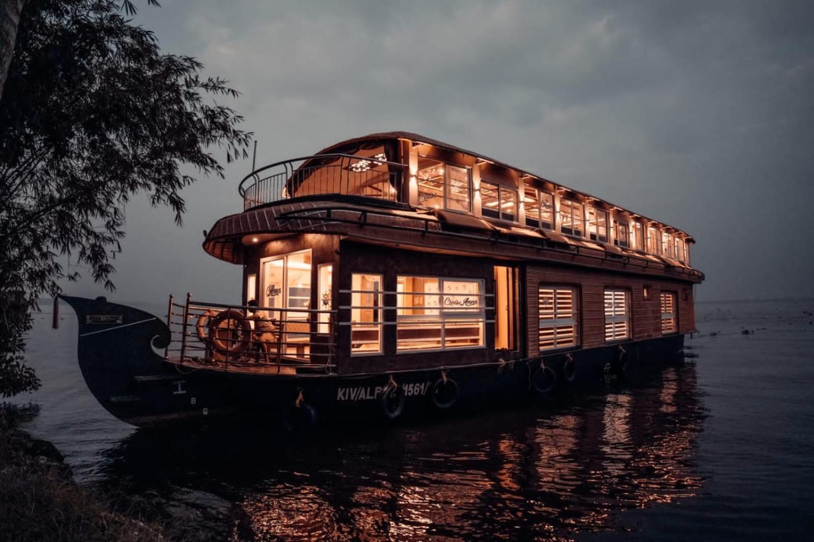 ホテル Victoria Houseboats アーラップーザ県 エクステリア 写真